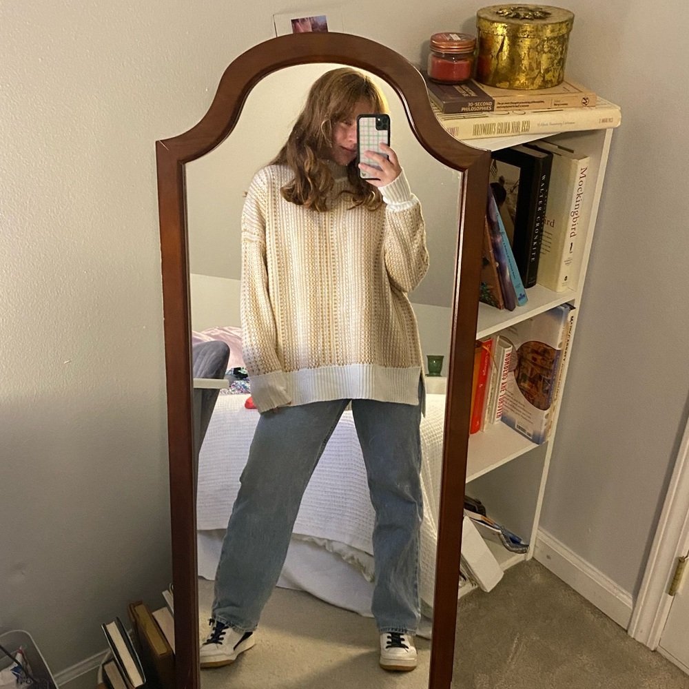 SUPER COMFY AND SOFT SWEATER